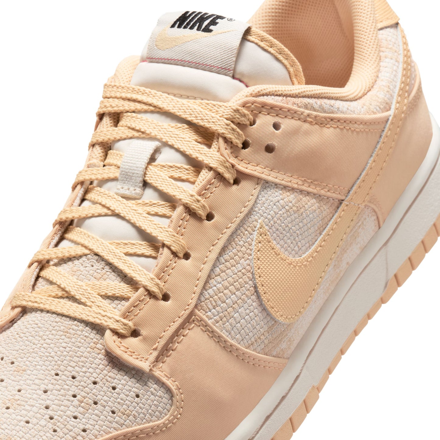 NIKE DUNK LOW